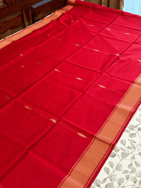maheshwari silk handloom saree in red with golden zari border