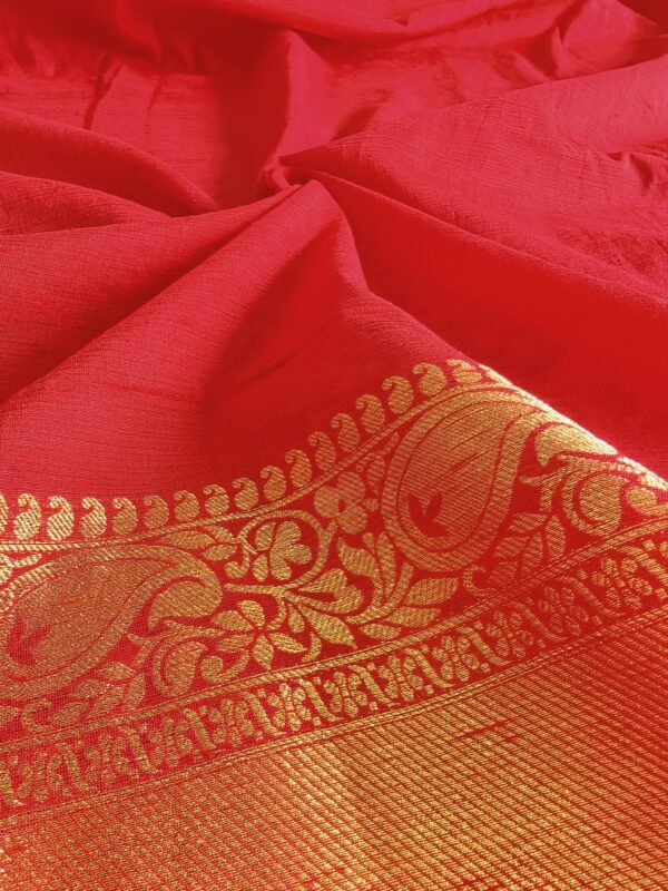 Red Matka silk Saree with Golden Zari Motif Blouse Piece