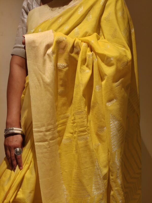 Product close up shot of Yellow Silver Zari Jamdani Weave Saree
