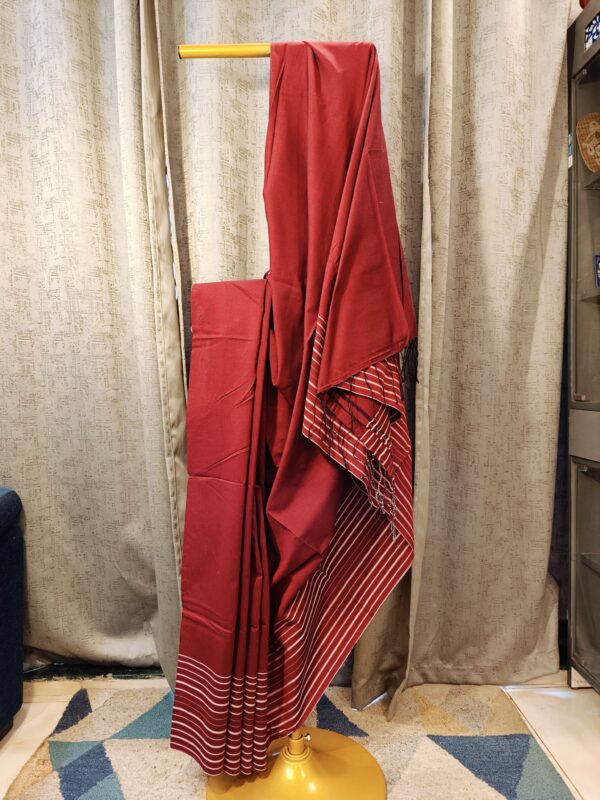maroon cotton saree white horizontal stripes detail